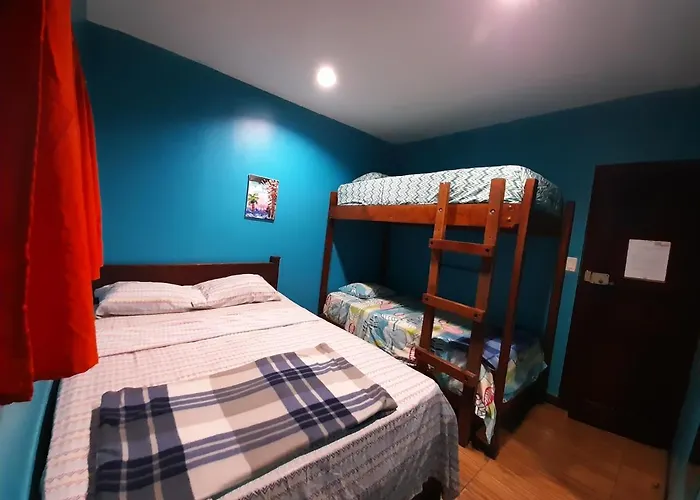 Auberge de jeunesse Coral Reef Surf And Camp Tamarindo